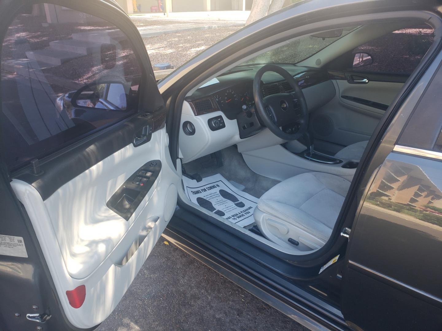 2014 /gray Chevrolet Impala ls fleet (2G1WA5E31E1) with an 3.6L V6 DOHC 24V engine, 6-Speed Automatic transmission, located at 323 E Dunlap Ave., Phoenix, AZ, 85020, (602) 331-9000, 33.567677, -112.069000 - 2014 Chevrolet Impala Limited LS,..... Ice cold A/C, No accidents, Power everything, Stereo/cd player, Phone sync, Bluetooth, Clean Gray interior with Gray cloth seats in near perfect condition, power windows, power door locks, clean Arizona title, Runs and Drives Excellent. Very clean inside and ou - Photo#8
